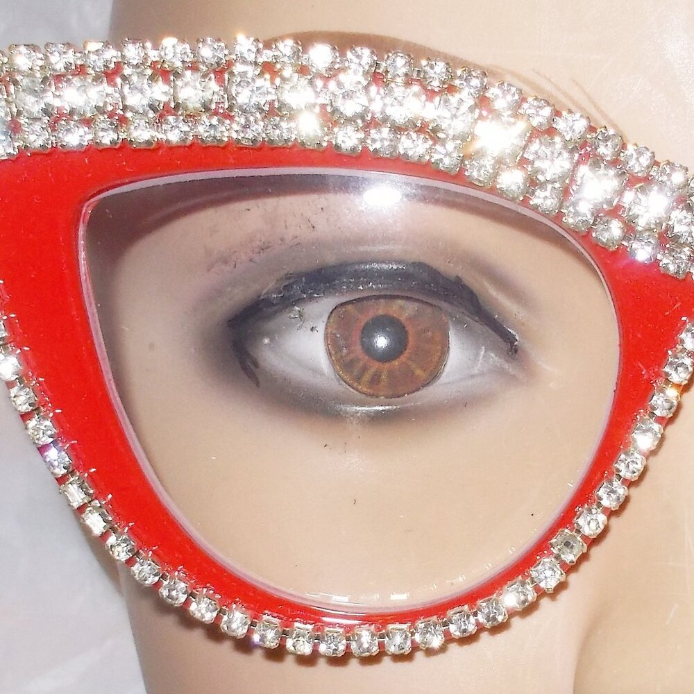 FABULOUS RED CAT EYE READERS WITH SET IN STONES PERFECT FOR THE HOLIDAYS!